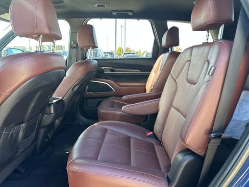 Used 2023 Kia Telluride EX w/ EX Captain's Chair Package image 26