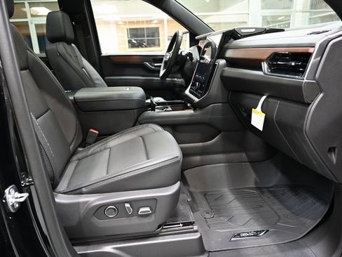 New 2026 GMC Yukon Denali w/ Sun & Power Step Package image 12