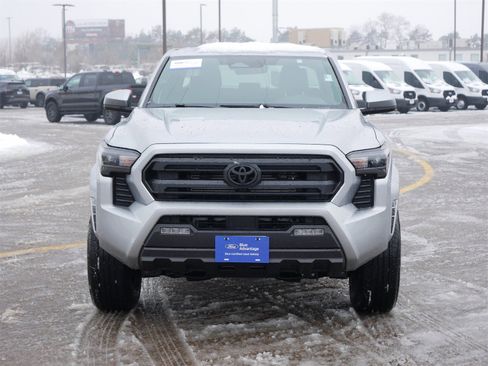 Used 2025 Toyota Tacoma SR5 image 8