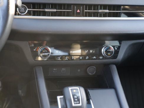 Used 2024 Mitsubishi Outlander SE image 23