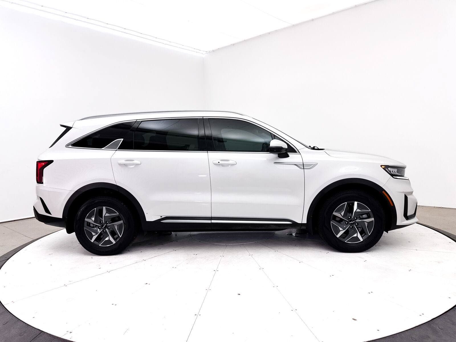 Used 2023 Kia Sorento EX w/ Panoramic Sunroof Package FWD image 43