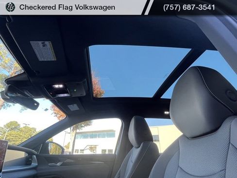 New 2026 Volkswagen Tiguan SE R-Line image 19