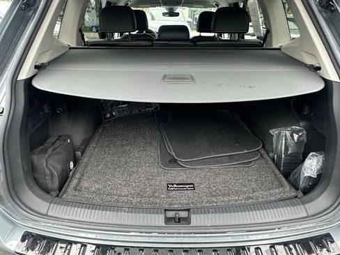 Used 2023 Volkswagen Tiguan SE AWD/4WD image 7