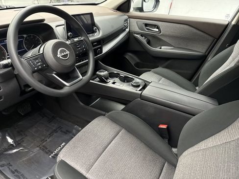 Used 2023 Nissan Rogue SV image 10
