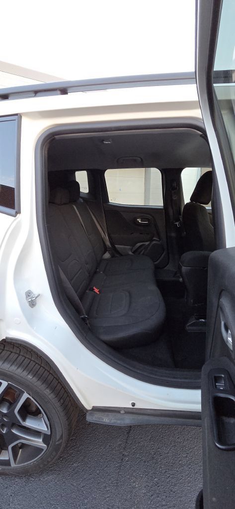 Used 2021 Jeep Renegade Latitude w/ Luxury Group I AWD/4WD image 9