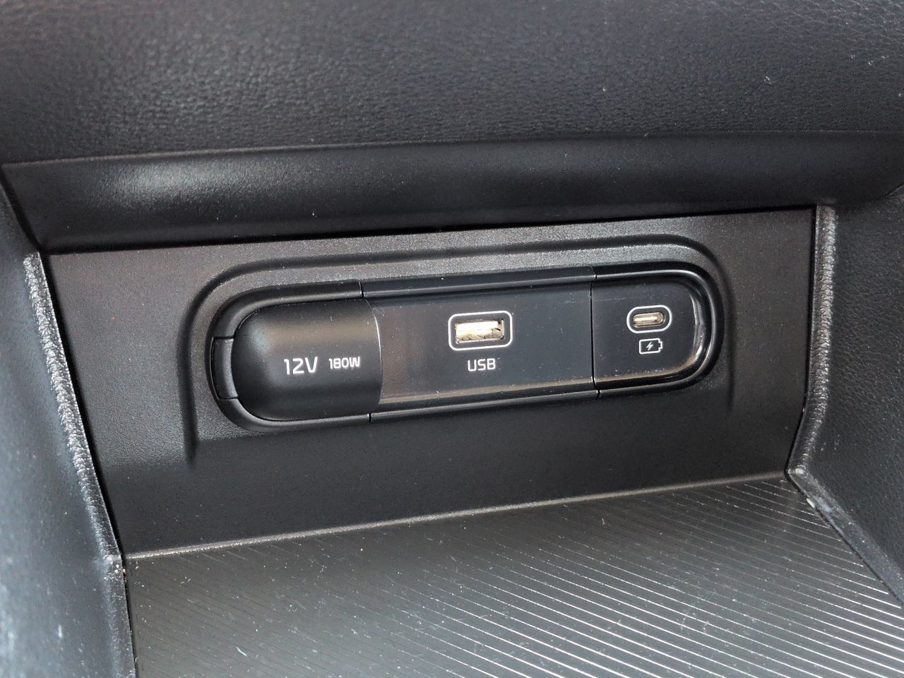 Certified 2025 Kia Sportage LX FWD image 21