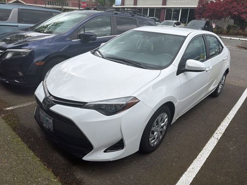 Used 2019 Toyota Corolla LE image 1