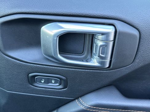 Used 2021 Jeep Wrangler Unlimited Sahara image 19