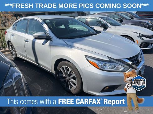 Used 2016 Nissan Altima 2.5 SV w/ Convenience Package FWD image 3