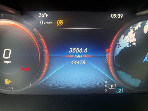 Used 2021 Mercedes-Benz GLC 300 4MATIC image 32