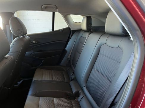 Used 2025 Chevrolet Trax LT image 25