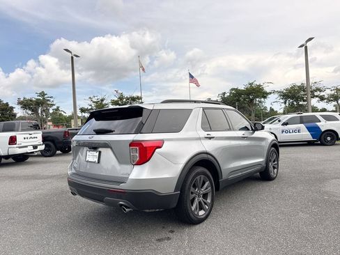 Used 2024 Ford Explorer XLT w/ Equipment Group 202A AWD/4WD image 3