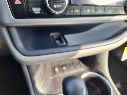 Used 2018 Toyota Highlander XLE image 15