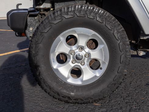 Used 2014 Jeep Wrangler Unlimited Sahara w/ Connectivity Group image 35