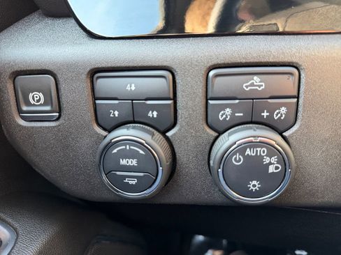 Used 2024 Chevrolet Silverado 3500 LT image 17