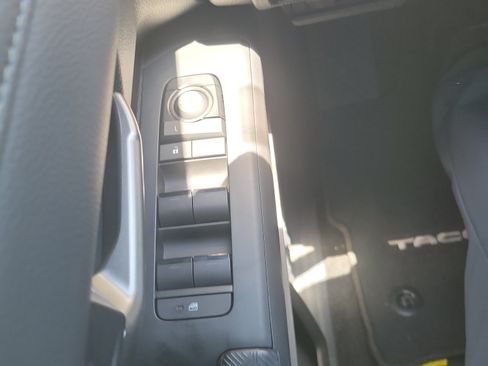 Used 2024 Toyota Tacoma Limited w/ Limited Package (LT) AWD/4WD image 21