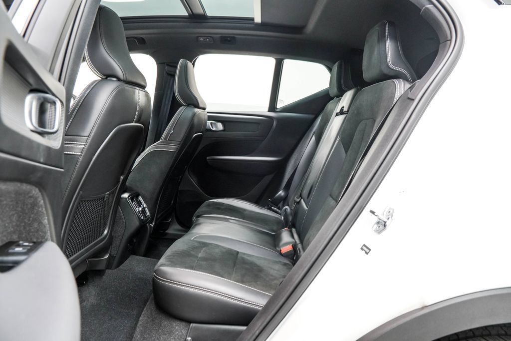 Used 2021 Volvo XC40 T5 R-Design w/ Protection Package Premier AWD/4WD image 19