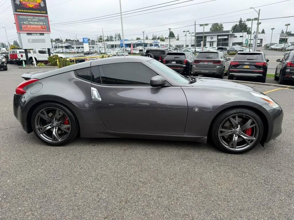 Used 2010 Nissan 370Z Touring w/ Sport Pkg RWD image 5