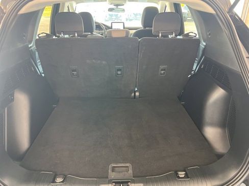 Used 2022 Ford Escape SE image 23