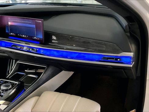 Used 2024 BMW i7 eDrive50 w/ M Sport Package RWD image 17