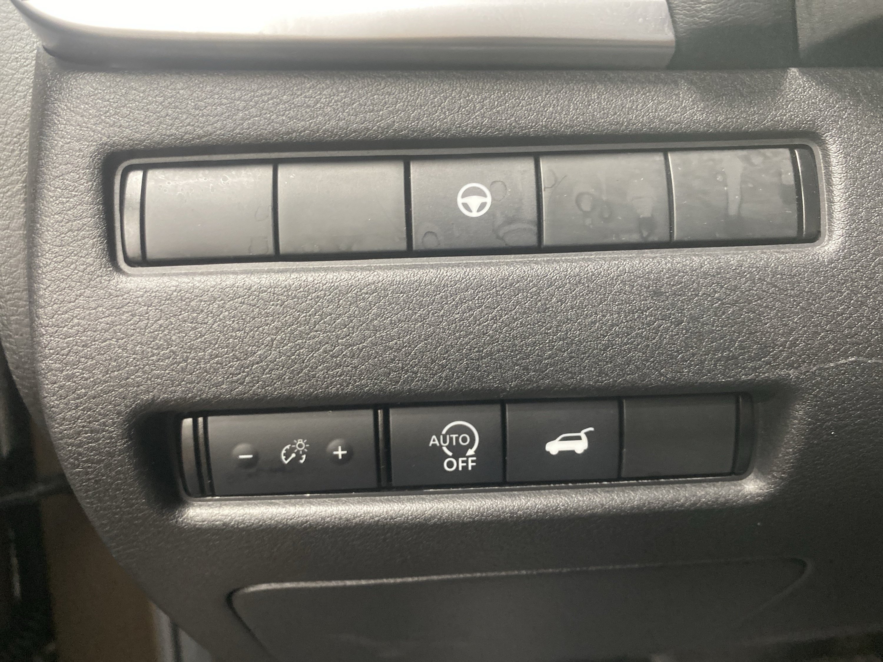 Used 2025 Nissan Rogue SV AWD/4WD image 18