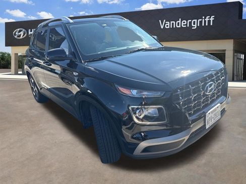 Used 2025 Hyundai Venue SEL image 2