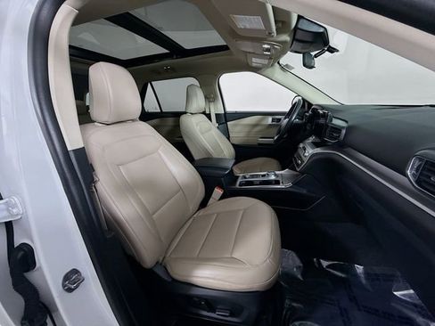 Used 2022 Ford Explorer XLT w/ Equipment Group 202A image 28