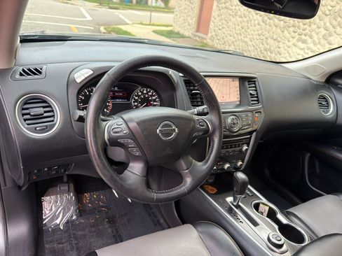 Used 2019 Nissan Pathfinder SL AWD/4WD image 20