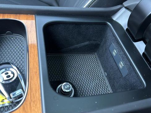Used 2021 Bentley Bentayga image 38