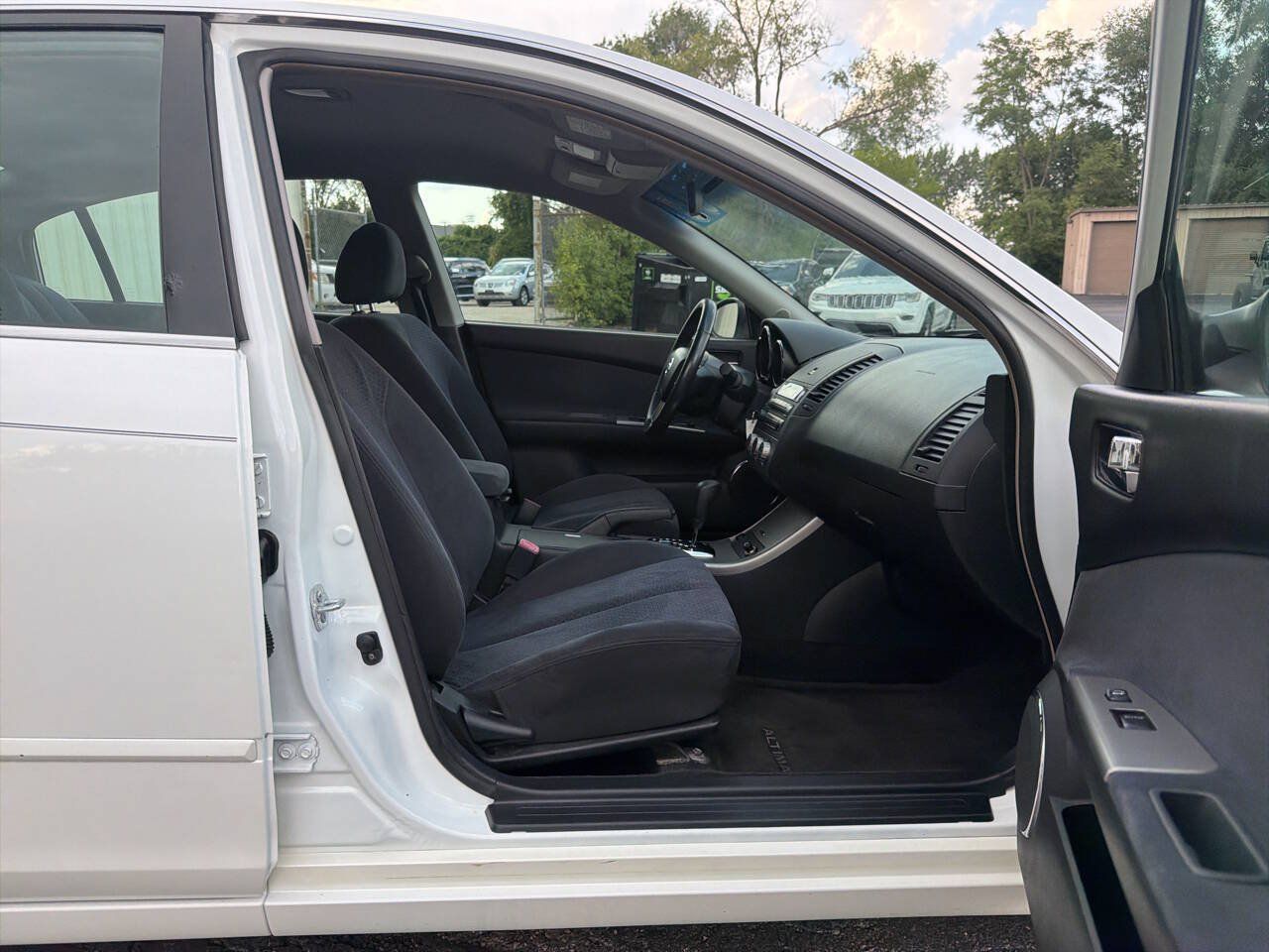 Used 2005 Nissan Altima 2.5 S w/ (F01) Convenience Pkg FWD image 25