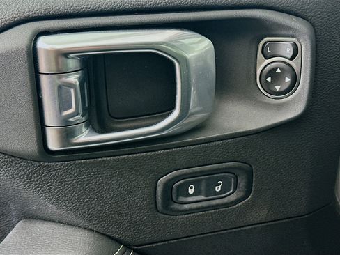 Used 2023 Jeep Wrangler Sahara w/ Cold Weather Group image 15