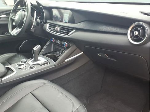 Used 2023 Alfa Romeo Stelvio Sprint image 27