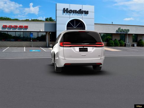 New 2026 Chrysler Pacifica Select image 13