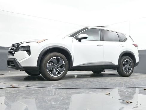 Used 2025 Nissan Rogue SV image 44
