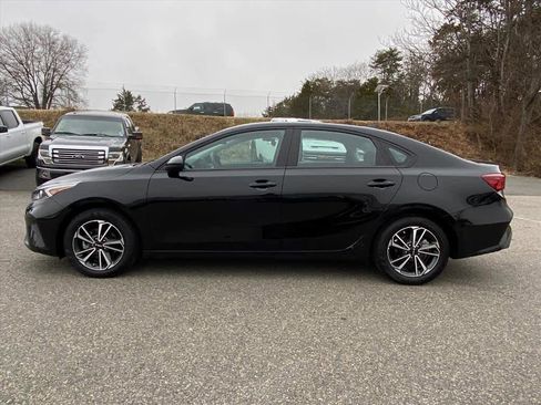 Used 2022 Kia Forte LXS image 2