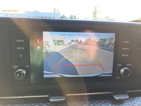 Used 2024 Kia Carnival LX image 21