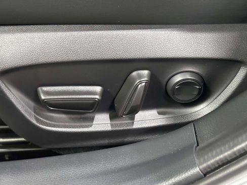 New 2025 Toyota Prius Plug-In Hybrid image 18