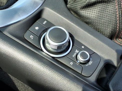 Used 2019 MAZDA MX-5 Miata Club w/ I-ACTIVSENSE Club Package RWD image 16