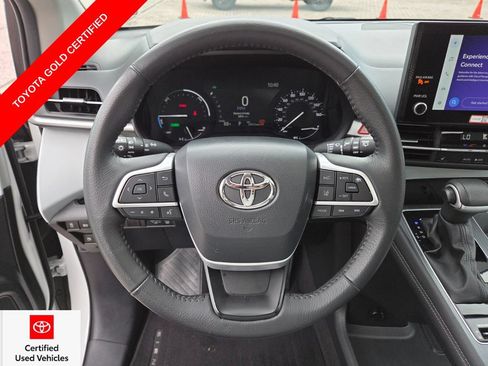 Certified 2025 Toyota Sienna XLE FWD image 30