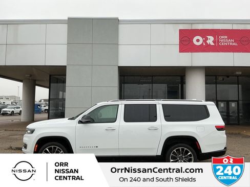 Used 2023 Jeep Wagoneer L Series III w/ Premium Group I image 8