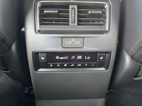 Used 2025 MAZDA CX-70 Plug-In Hybrid w/ Premium Plus AWD/4WD image 28