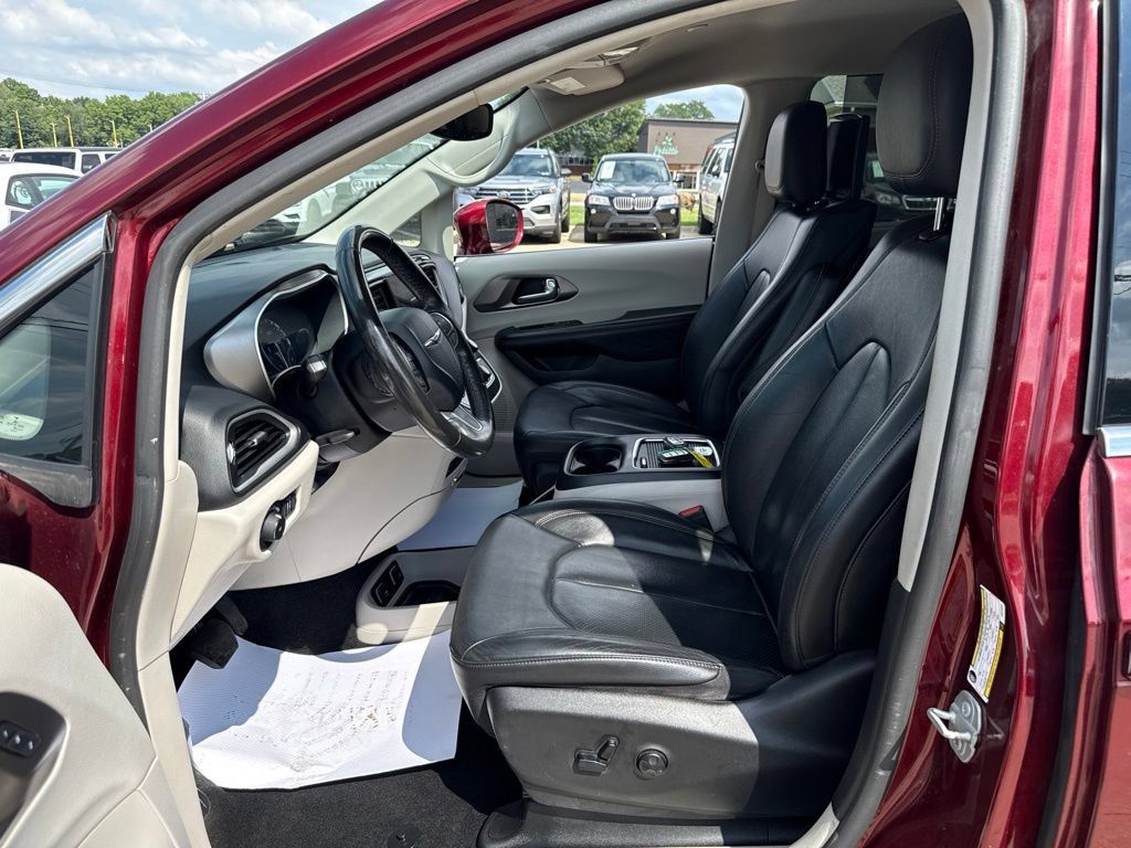 Used 2020 Chrysler Pacifica Touring-L Plus FWD image 28