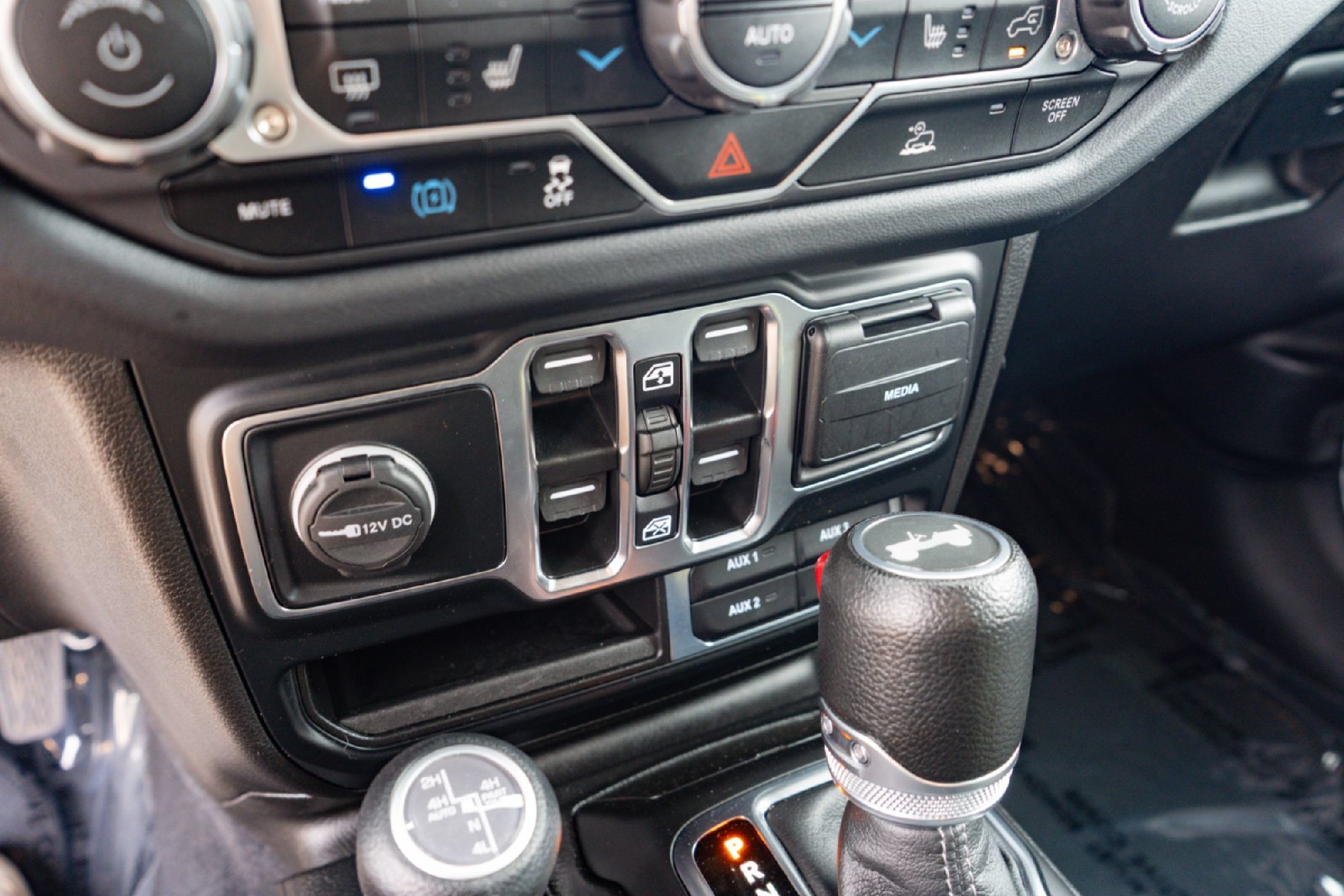 Used 2024 Jeep Wrangler Unlimited Sahara AWD/4WD image 15