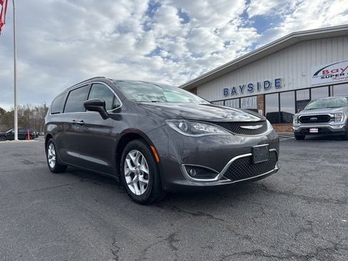 Used 2018 Chrysler Pacifica Touring Plus w/ Tire & Wheel Group image 2