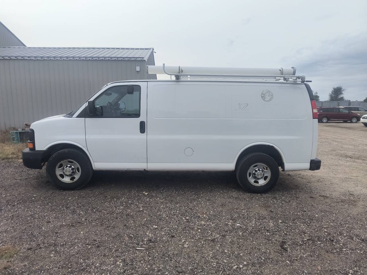 Used 2014 Chevrolet Express 2500 RWD image 2