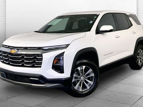 Used 2026 Chevrolet Equinox LT FWD image 12