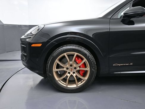 Certified 2025 Porsche Cayenne S AWD/4WD image 12