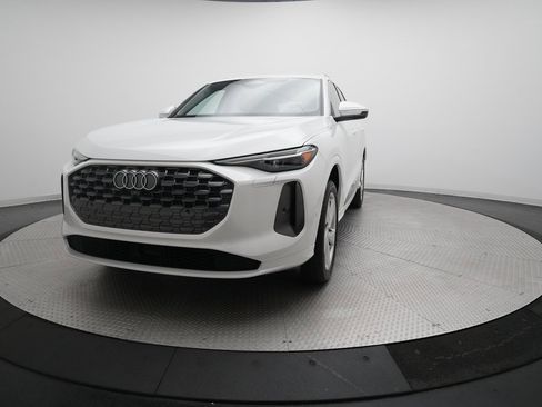 Used 2025 Audi Q5 Premium Plus w/ Premium Plus image 2