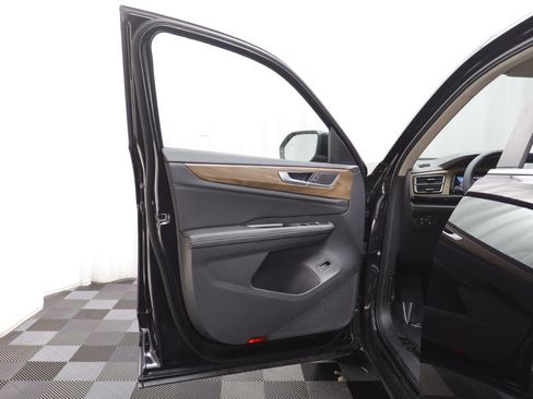 New 2026 Volkswagen Atlas SE w/ Panoramic Sunroof Package image 4