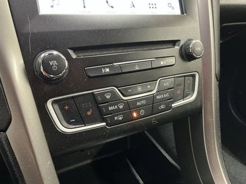 Used 2018 Ford Fusion SE w/ Fusion SE Technology Package image 22